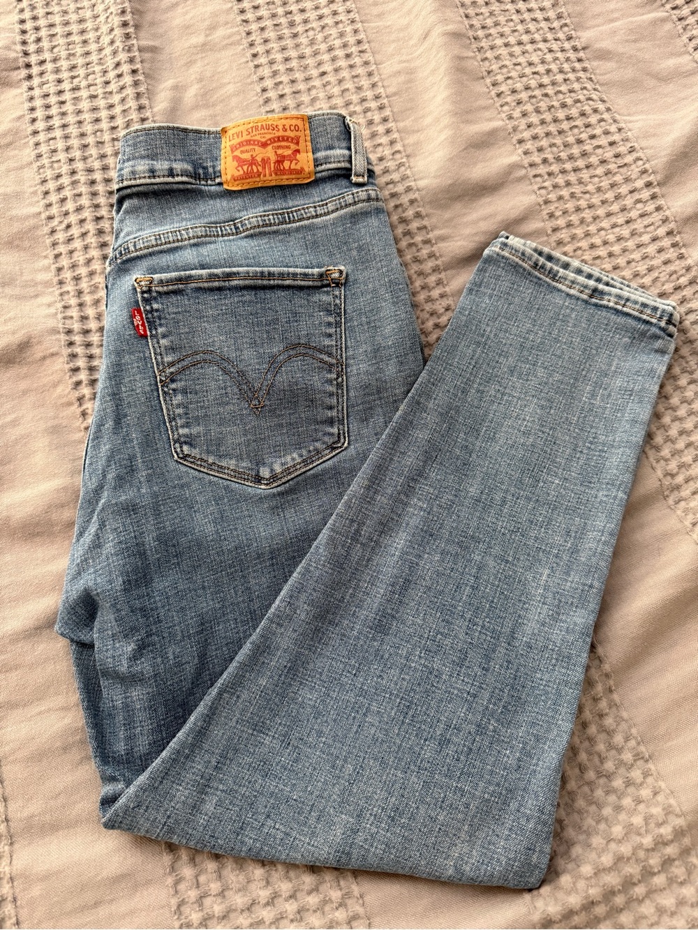 Levi's Women's Light Wash Skinny Crop Jeans